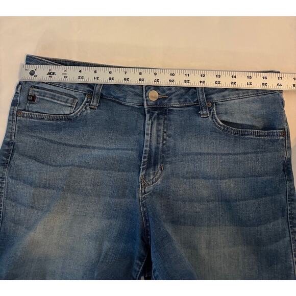 Dear John Classic 90's Medium Wash Distressed Mid-Rise Stretch Denim Shorts 31 - Picture 5 of 9